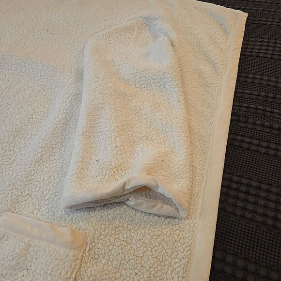 Lambie Wearable Blanket wSleeves 68x56in BathandBodyWorks Robe SOFT Fleece Cream - Picture 13 of 16